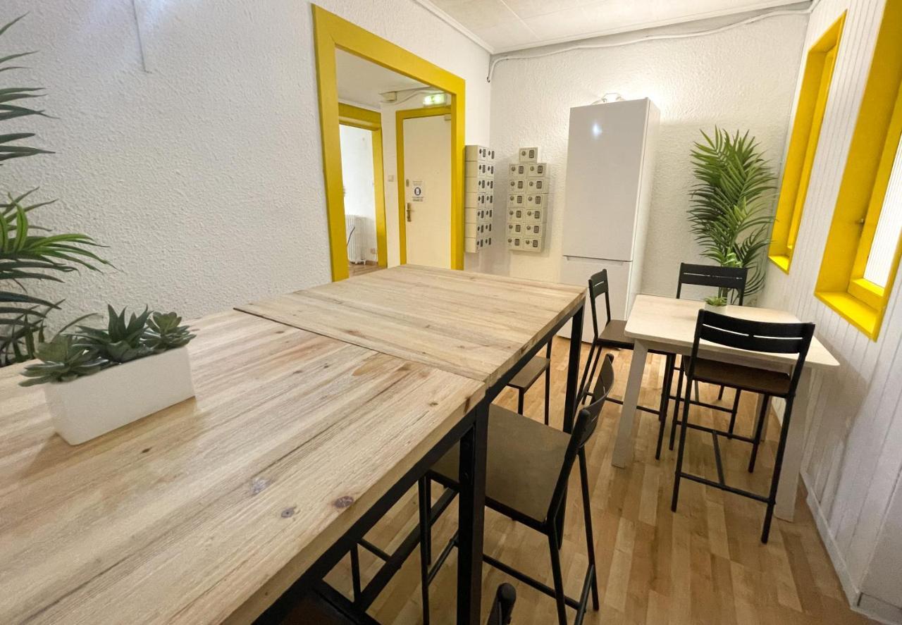 Az The Bridge Hostel - Coliving Сарагоса Екстер'єр фото