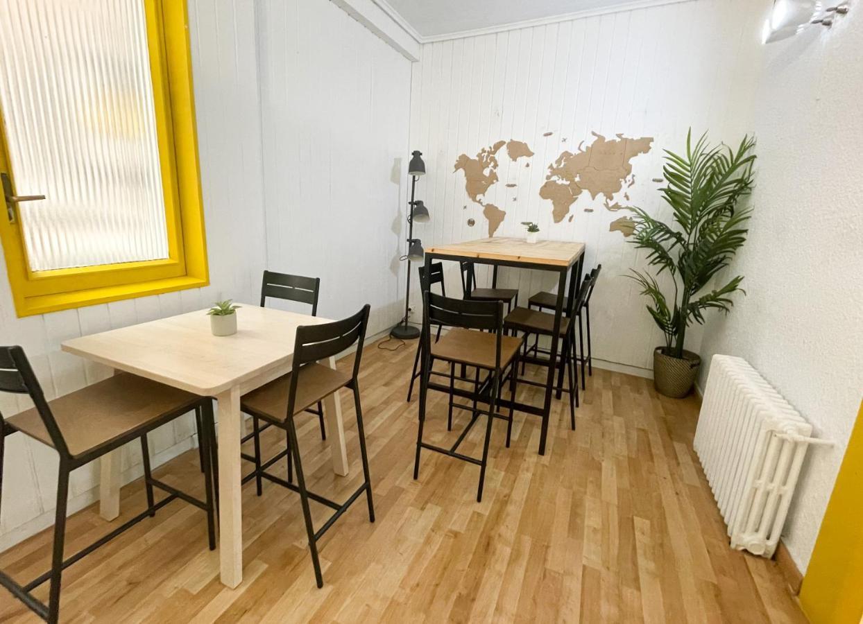 Az The Bridge Hostel - Coliving Сарагоса Екстер'єр фото
