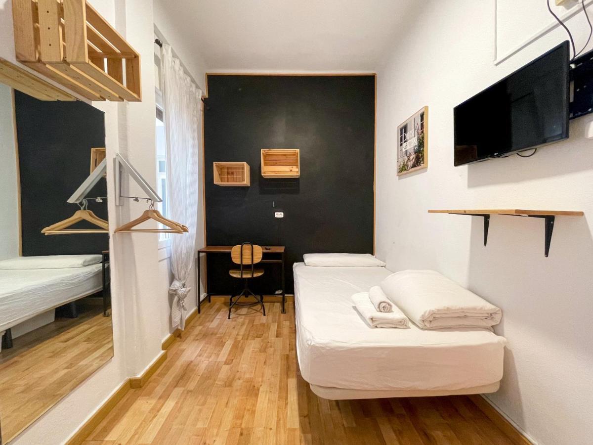 Az The Bridge Hostel - Coliving Сарагоса Екстер'єр фото