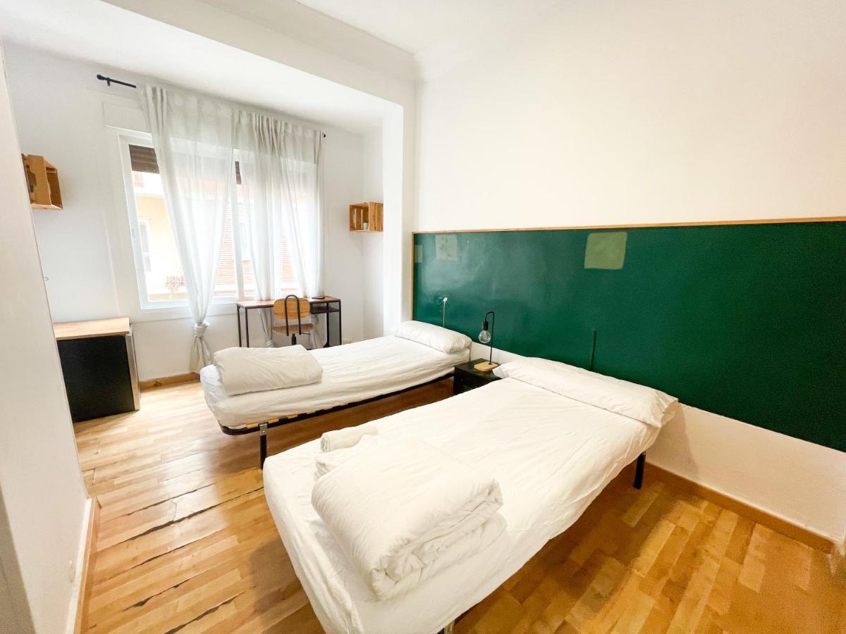Az The Bridge Hostel - Coliving Сарагоса Екстер'єр фото