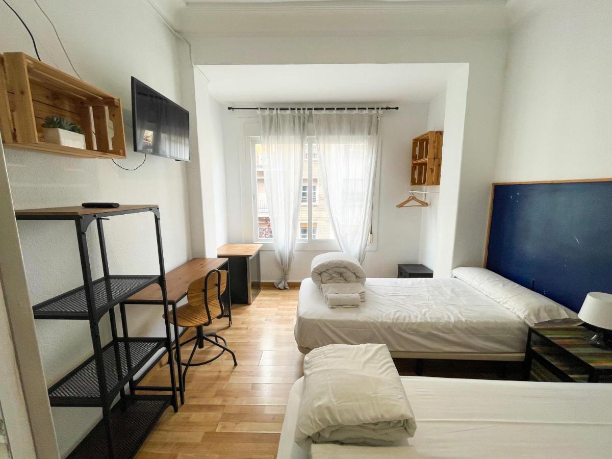 Az The Bridge Hostel - Coliving Сарагоса Екстер'єр фото